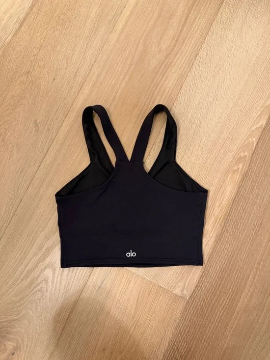 ALO yoga airbrush real bra tank Women's V‑Neck Crop Tank Top - Picture 5 of 8